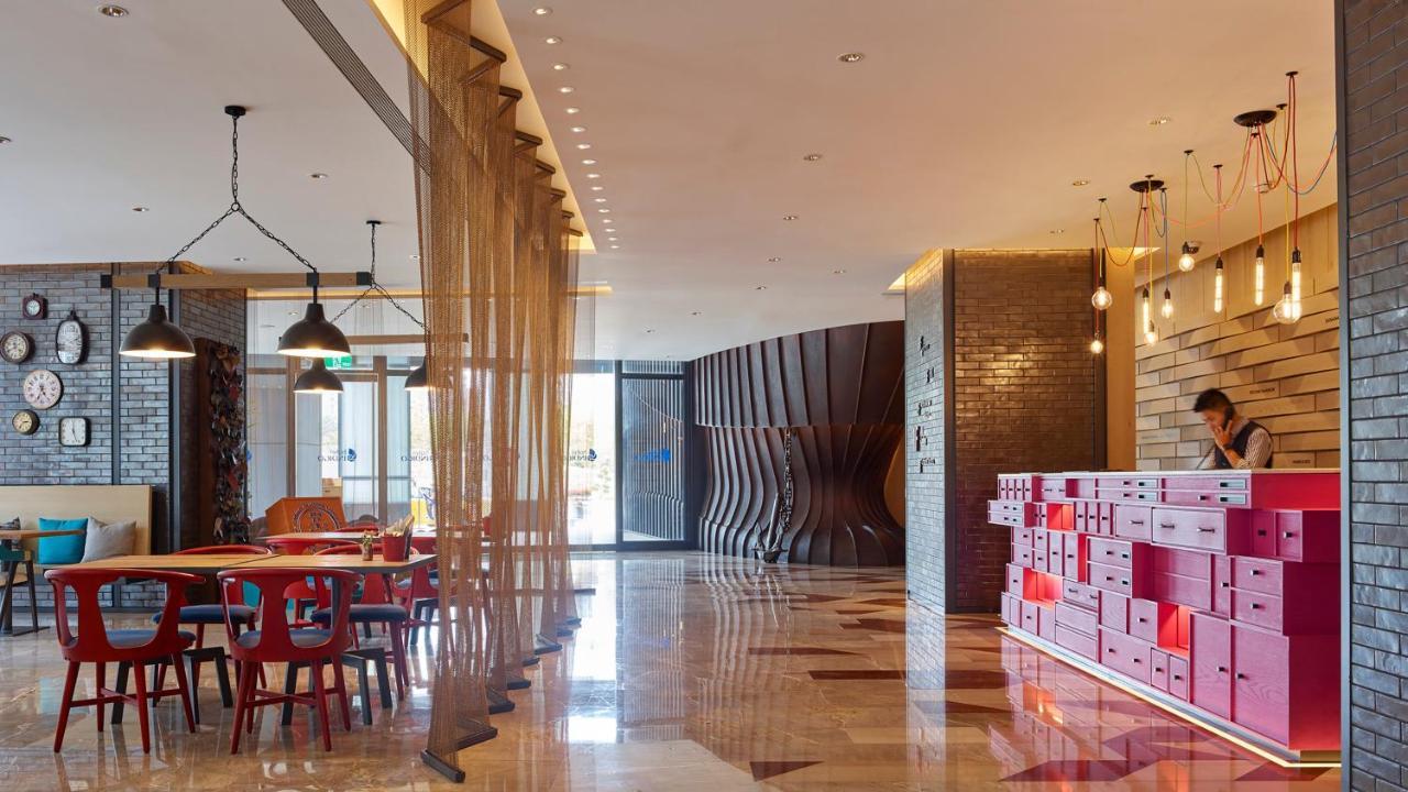 Hotel Indigo Kaohsiung Central Park By Ihg Buitenkant foto Lobby