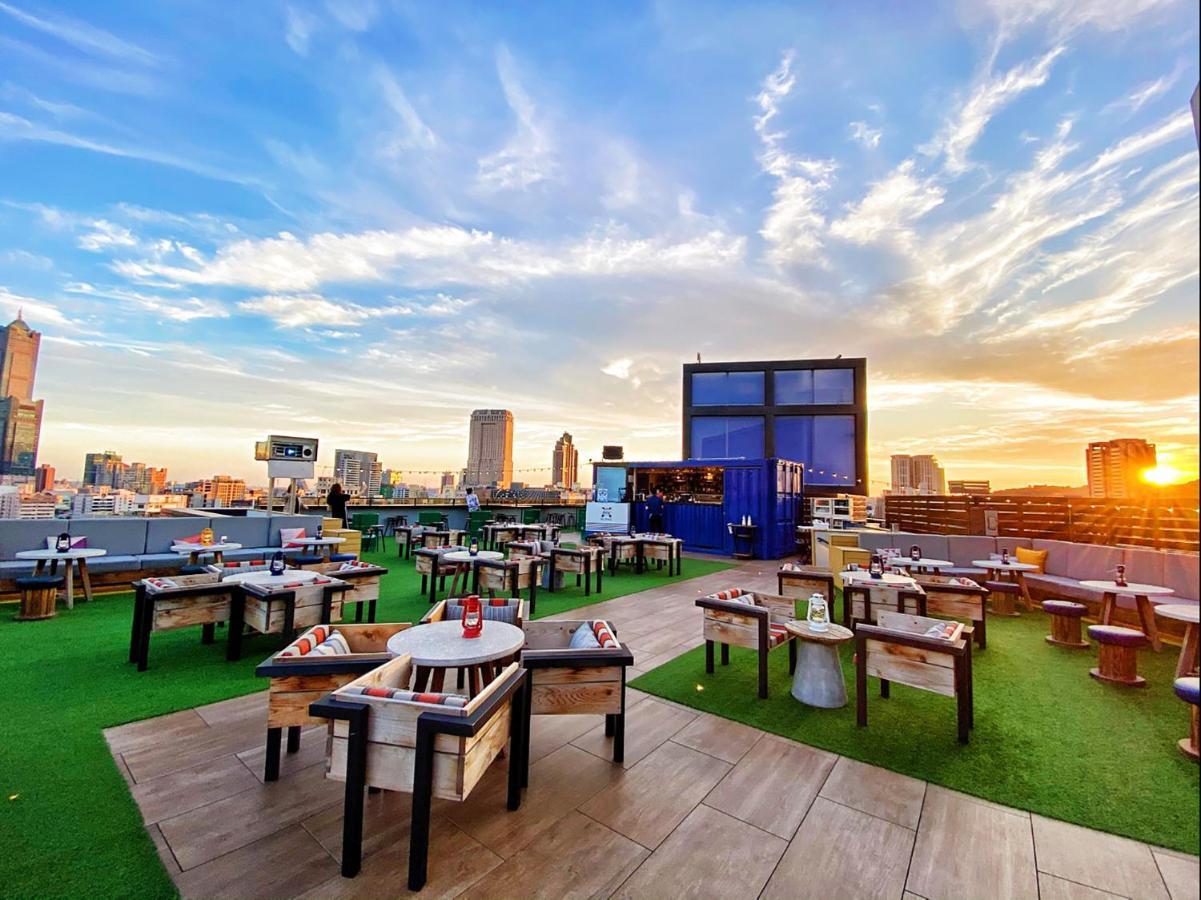 Hotel Indigo Kaohsiung Central Park By Ihg Buitenkant foto Rooftop bar