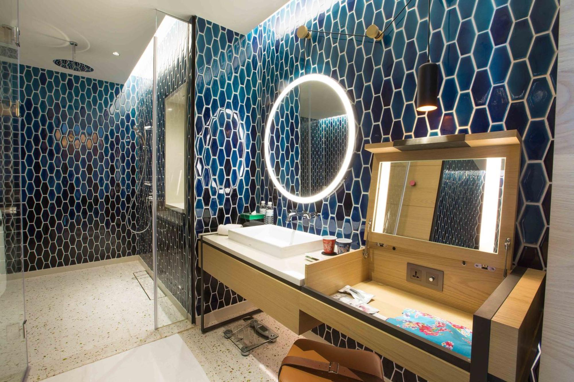 Hotel Indigo Kaohsiung Central Park By Ihg Buitenkant foto Bathroom